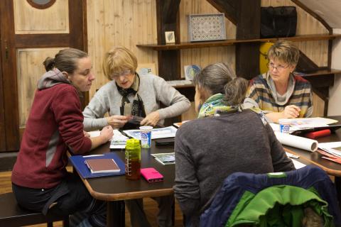 Účastníci kurzu kreslení